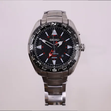 Klokke Seiko, Kinetic GMT 100M, kvarts, referensnr:5M85-0AEO, serinummer 555568 , glassbakside, ingen øvrig tilbehør Kontakt Lånekontoret for frakt