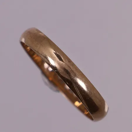 Ring, Ø 21,3 mm, bredde 3,8 mm, gravert, 14K Vekt: 3 g Kontakt Lånekontoret for frakt