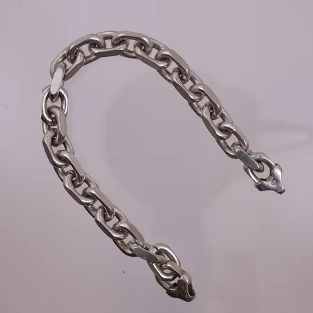 Armbånd, lengde 19,8 cm, bredde 8,6 mm, 925S Vekt: 45,8 g Kontakt Lånekontoret for frakt