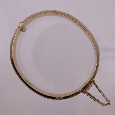 Armring oval med gravert mønster, Ø 61mm, bredde 12,4 mm, 14K Vekt: 17,4 g Kontakt Lånekontoret for frakt