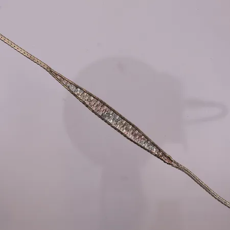 Armbånd tre-farget, lengde 19,5 cm, bredde 2 - 6,6 mm, 14K Vekt: 6,7 g Kontakt Lånekontoret for frakt