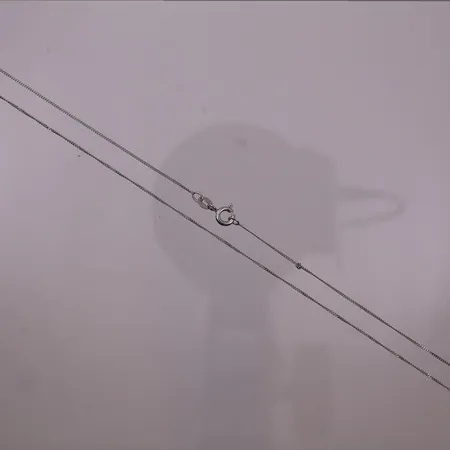 Halskjede, lengde 45,5 cm, bredde 0,7 mm, knuter, 9K Vekt: 1,1 g Kontakt Lånekontoret for frakt