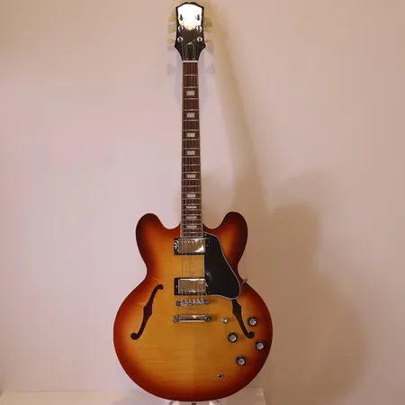 Elgitar Epiphone ES-335 Figured ID, Serienr 22011512329, Alnico Classic PRO humbuckers, Grover® Rotomatic® tuners, med gigbag Kontakt Lånekontoret for frakt