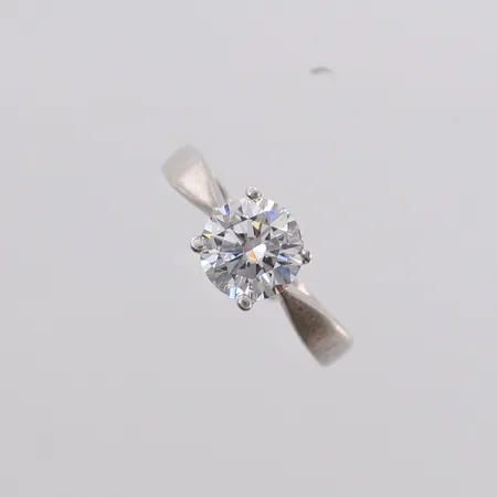 Ring med blank sten, ø18,1mm, bredde 1,9- 8mm, 925S, bruttovekt 3,7g Vekt: 0 g Kontakt Lånekontoret for frakt