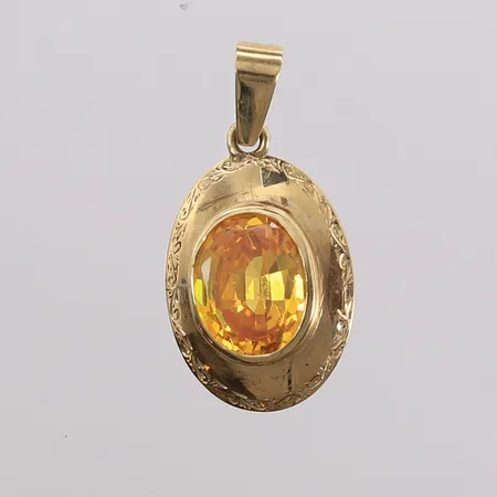 Anheng med gul sten, 31x17mm, gravert, 14K, bruttovekt 4,4g Vekt: 0 g Kontakt Lånekontoret for frakt
