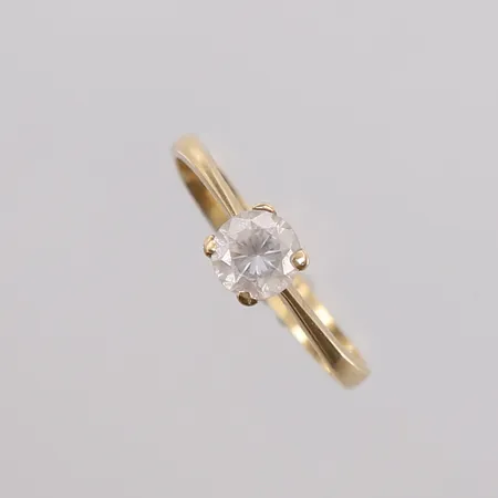 Ring med blank sten, ø15,7mm, bredde 1- 5,1mm, 14K, bruttovekt 1,5g Vekt: 0 g Kontakt Lånekontoret for frakt