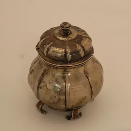 Sukkerskål, stemplet "J.Tostrup 1910 8463", diameter 9,5cm, høyde 13cm, noe bulkete, 830S Vekt: 225 g Kontakt Lånekontoret for frakt