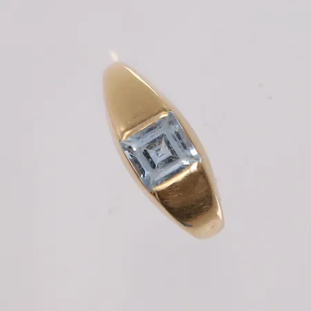 Ring med syntetisk spinell, ø17,5mm, bredde 1,9- 7,5mm, 14K, bruttovekt 2,7g Vekt: 0 g Kontakt Lånekontoret for frakt