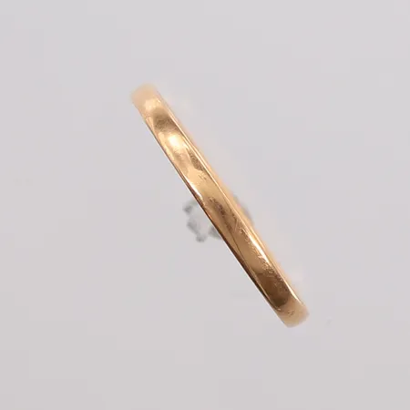 Ring, ø17,5mm, bredde 1,8mm, gravert, 18K Vekt: 1,1 g Kontakt Lånekontoret for frakt
