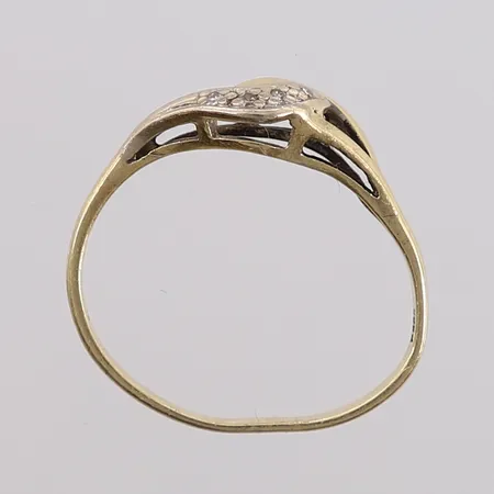 Skrotgull med 3 diamanter (totalt ca. 0,018ct) og én blank sten, én diamant har skade, 14K, bruttovekt 2,1g Vekt: 0 g Kontakt Lånekontoret for frakt