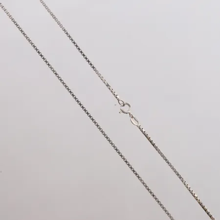 Kjede Veneziansk, lengde 45cm, bredde 1,5mm, 925S Vekt: 5,4 g Kontakt Lånekontoret for frakt