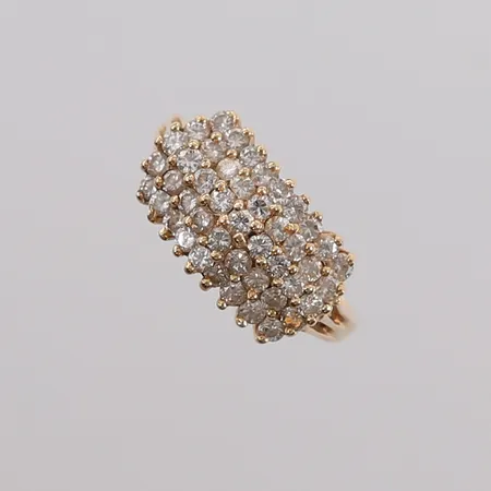 Ring med diamanter (45 x ca. 0,015ct), ø17mm, bredde 1,3- 9,3mm, 14K, bruttovekt 3,9g Vekt: 0 g Kontakt Lånekontoret for frakt