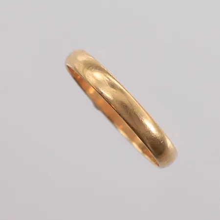 Ring, ø18,7mm, bredde 3mm, gravert, 14K Vekt: 1,8 g Kontakt Lånekontoret for frakt