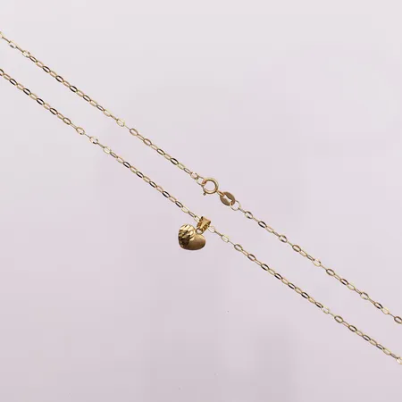 Halskjede med hjerteanheng, lengde 46,5 cm, bredde 1,6 mm, 18K Vekt: 1 g Kontakt Lånekontoret for frakt