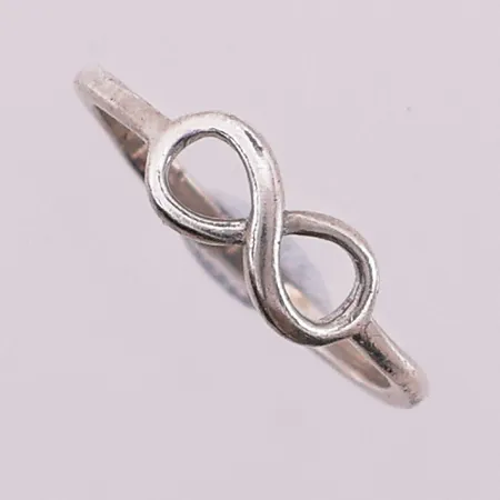 Ring, Ø 17,1 mm, bredde 1,7 mm, 925S Vekt: 1,2 g Kontakt Lånekontoret for frakt