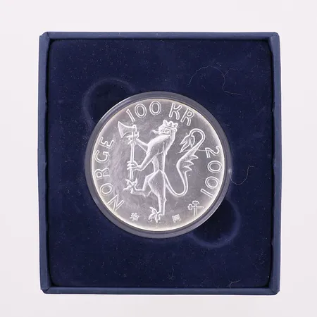 Minnemynt, Nobels fredspris 100 år, 100 kr, utgitt 2001 av Norges Bank, etui Vekt: 34 g Kontakt Lånekontoret for frakt