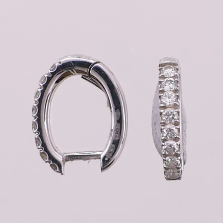 Ett par øredobber Langaard med diamanter, 16 x ca 0,02 ct, 18K Vekt: 1,8 g Kontakt Lånekontoret for frakt