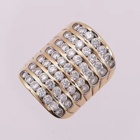 Ring med diamanter, 49 x ca 0,05 ct, Ø 16,5 mm, bredde 8 - 23,7 mm, 18K Vekt: 12,4 g Kontakt Lånekontoret for frakt