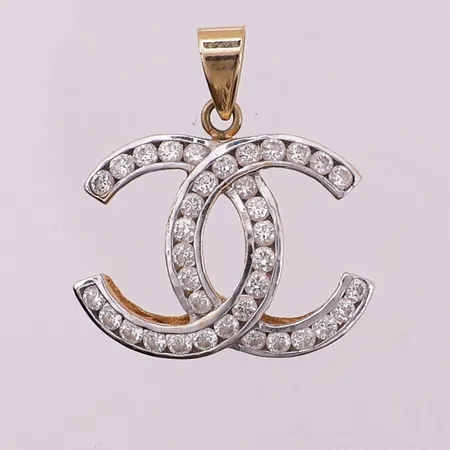 Anheng med diamanter, 36 x ca 0,03 ct, 20,8 x 24 mm, mangler stempel, ikke ekte merkevare, 18K Vekt: 3,2 g Kontakt Lånekontoret for frakt