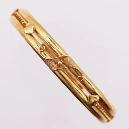 Armring med to ringer, Ø 60 mm, bredde 9 mm, mangler stempel, 21K Vekt: 13,7 g Kontakt Lånekontoret for frakt