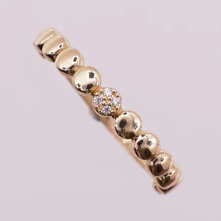 Ring med blanke stener, ca Ø 18,25 mm, bredde ca 1,5-3 mm, 14K Vekt: 1,3 g Kontakt Lånekontoret for frakt