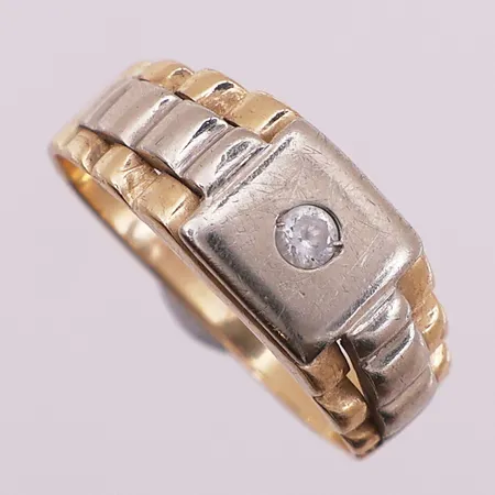 Ring tofarget med klar sten, Ø 20 mm, bredde 3,7 - 9 mm, 14K Vekt: 6,3 g Kontakt Lånekontoret for frakt
