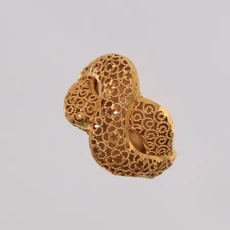 Ring, ø17,8mm, bredde 2,8- 14,8mm, 21K Vekt: 3,9 g Kontakt Lånekontoret for frakt