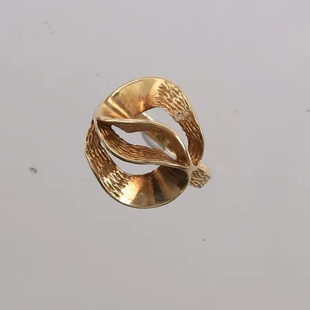 Ring, ø16,3mm, bredde 2- 17,4mm, 14K Vekt: 3,7 g Kontakt Lånekontoret for frakt
