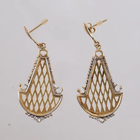 Ett par øredobber, to-farget, 58x26mm, (én stopper er 18K, én stopper mangler), 14K Vekt: 12,3 g Kontakt Lånekontoret for frakt