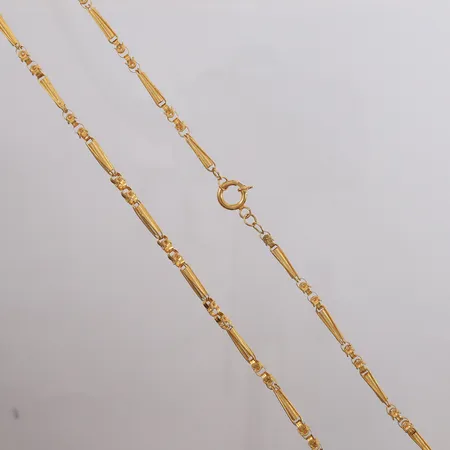 Kjede, lengde 100cm, bredde 2,5- 3,8mm, 18K Vekt: 33,4 g Kontakt Lånekontoret for frakt