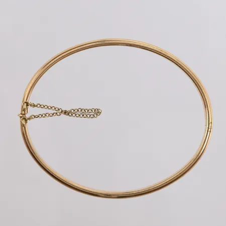 Armring med sikkerhetslenke, hul, oval, 62x50mm, bredde 5,2mm, 14K Vekt: 7,6 g Kontakt Lånekontoret for frakt