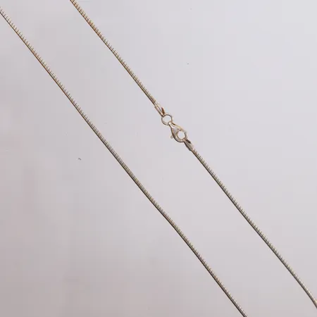 Kjede, lengde 40,5cm, bredde 1,6mm, 925S Vekt: 7,1 g Kontakt Lånekontoret for frakt