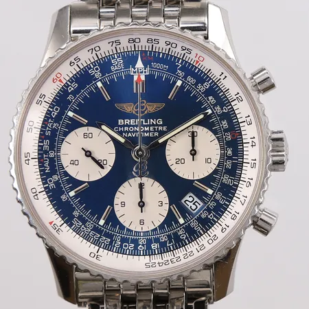 Armbåndsur Breitling Navitimer, ref A23322, snr 2256588, ca ø42mm, stål, automatisk, dato, kronograf, stållenke med foldelås, 2 ekstra lenkeledd, sertifikat Bjerke år 2005, kvittering Bjerke år 2008, servicekvittering Bjerke 2018, papirer, boks og yttereske. Kontakt Lånekontoret for frakt