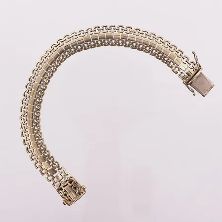 Armbånd med sikkerhetslås, lengde 18 cm, bredde 11,1 mm, vridd mønster, Vekt: 22,7 g Kontakt Lånekontoret for frakt
