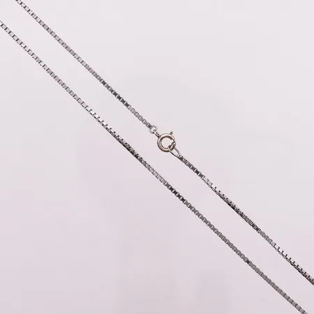 Kjede Veneziansk, lengde ca 45,5 cm, bredde ca 1,4 mm, 14K Vekt: 6,4 g Kontakt Lånekontoret for frakt