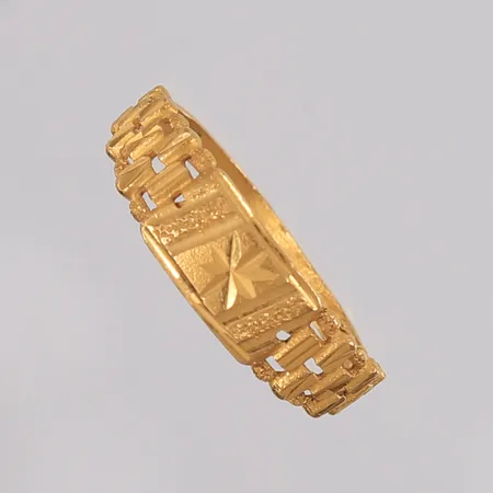Ring, ø19,8mm, bredde 2- 6mm, 22K Vekt: 2,7 g Kontakt Lånekontoret for frakt