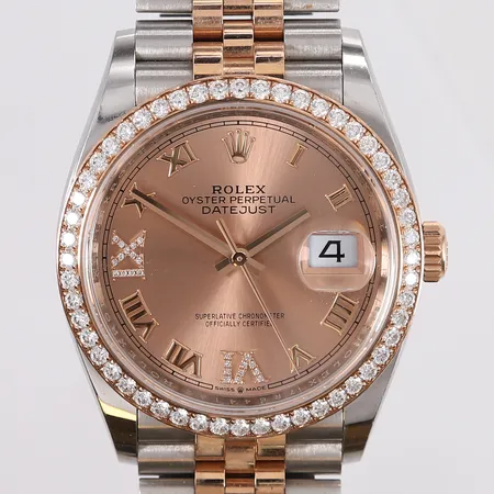 Rolex Datejust, ref. 126281RBR, snr. 7R6441A2, boettnr. 2080, cal. 3235, urverknr. Y765K644, ø36mm, stål/roségull, rosa urskive, diamantbezel, med fem løse/ekstra lenkebiter, transport-etui, tag, bezel-beskytter i plast, manualer, sertifikat (kjøpt 04.09.2020), boks og skadet yttereske Kontakt Lånekontoret for frakt