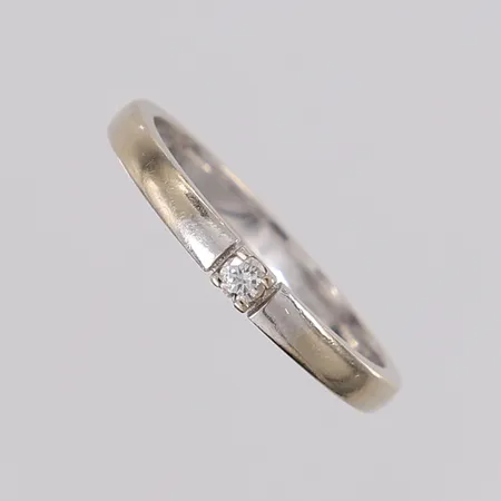 Ring med blank sten, ø17,2mm, bredde 2,1mm, hvitt gull, 14K Vekt: 2,2 g Kontakt Lånekontoret for frakt