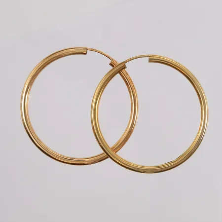 Ett par øreringer, ø38mm, bredde 2,5mm, 14K Vekt: 2,4 g Kontakt Lånekontoret for frakt