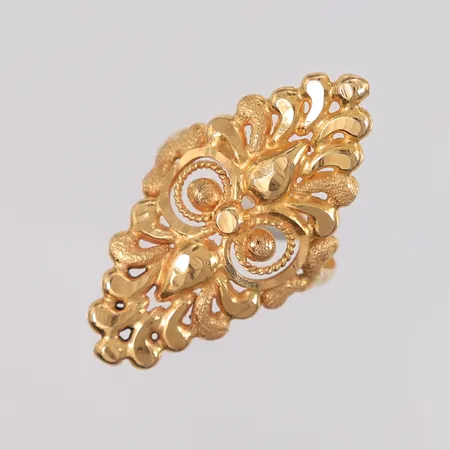 Ring, ø17,9mm, 35x18mm, 18K Vekt: 3,2 g Kontakt Lånekontoret for frakt