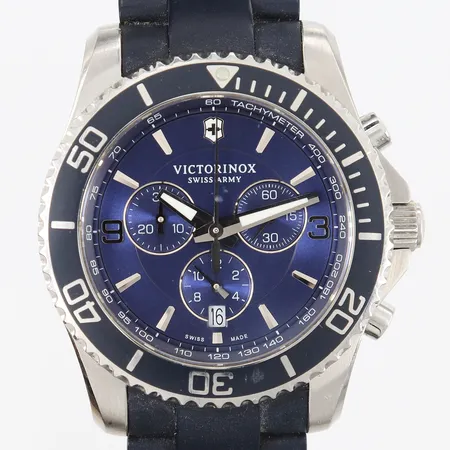 Victorinox Maverick, ref. 241689, snr. 161112703, ø43mm, quartz, blå urskive, kronograf, dato, gummi-rem, uten boks og tilbehør Kontakt Lånekontoret for frakt
