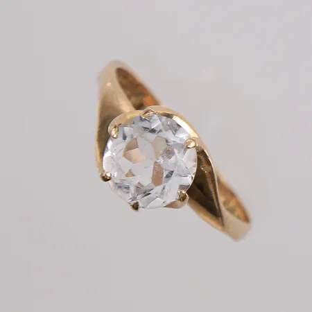 Ring med blank sten, ø18,3mm, bredde 1,7- 8,5mm, 14K, bruttovekt 3,6g Vekt: 0 g Kontakt Lånekontoret for frakt