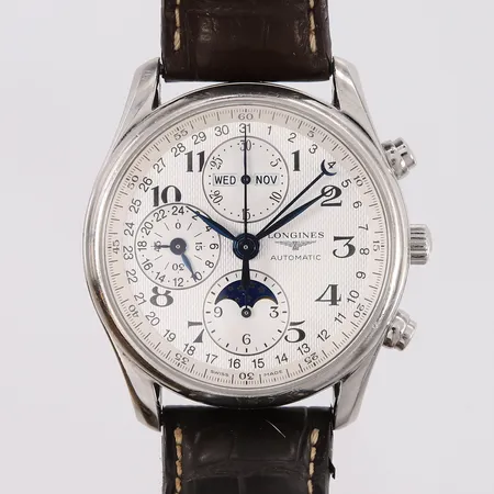 Longines Master Collection, ø40mm, ref. L2.673.4.78.3, snr. 34548241, stål, automatisk, cal. L.678.2, hvit urskive, safirglass, rem i krokodilleskinn, noe bruksslitasje på reim, med slitt boks og garantikort (kjøpt Brasil 26.02.2009) Kontakt Lånekontoret for frakt