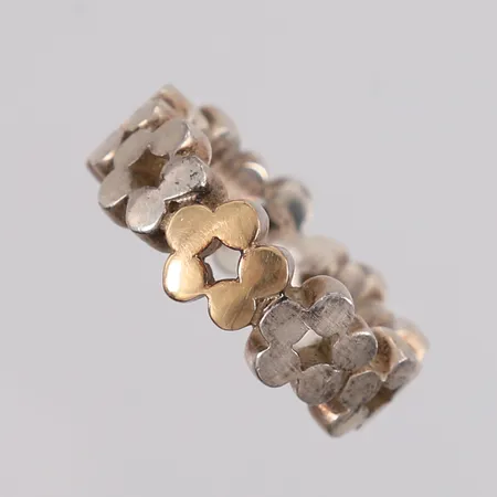 Ring, delvis forgylt, ø17,7mm, bredde 8mm, 925S Vekt: 9,6 g Kontakt Lånekontoret for frakt