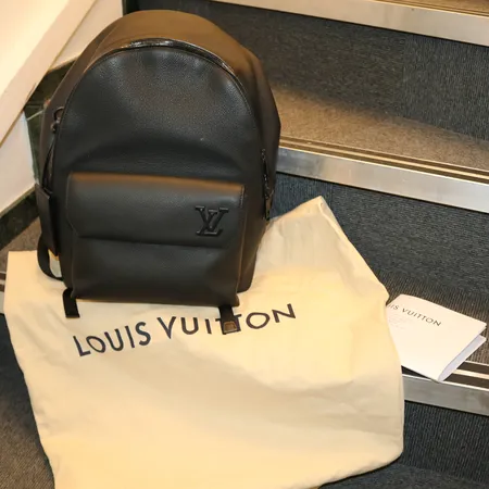 Ryggsekk, Louis Vuitton Takeoff Aerogram Noir backpack, med støvpose og digital kvittering Kontakt Lånekontoret for frakt