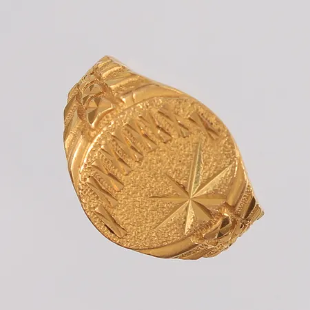 Ring, ø19,5mm, bredde 3,2- 15,4 mm, 22K Vekt: 6,6 g Kontakt Lånekontoret for frakt