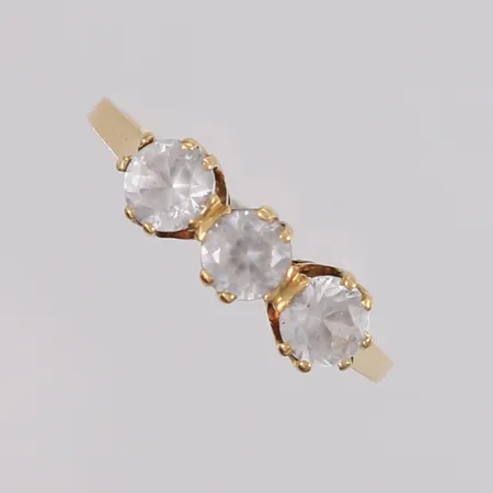 Ring med 3 blanke stener, ø18,3mm, bredde 1,2- 5,5mm, 14K, bruttovekt 3,1g Vekt: 0 g Kontakt Lånekontoret for frakt