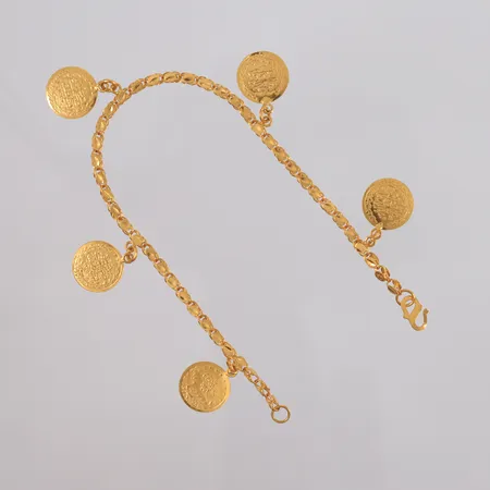 Armbånd med fem "mynter", lengde 20cm, bredde 2,3- 19mm, 21K Vekt: 6,5 g Kontakt Lånekontoret for frakt