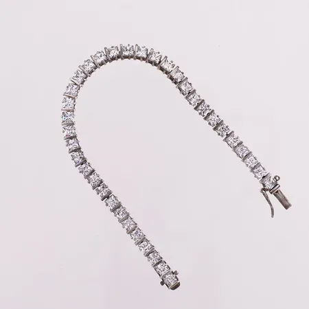 Armbånd med klare stener, lengde 19cm, bredde 5,3 mm, mangler én lås, 925S Vekt: 18,2 g Kontakt Lånekontoret for frakt