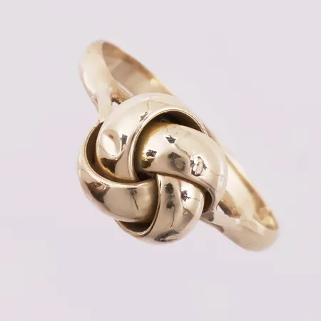 Ring, Ø 17,9 mm, bredde 2,2 - 9,5 mm, 14K Vekt: 1,7 g Kontakt Lånekontoret for frakt